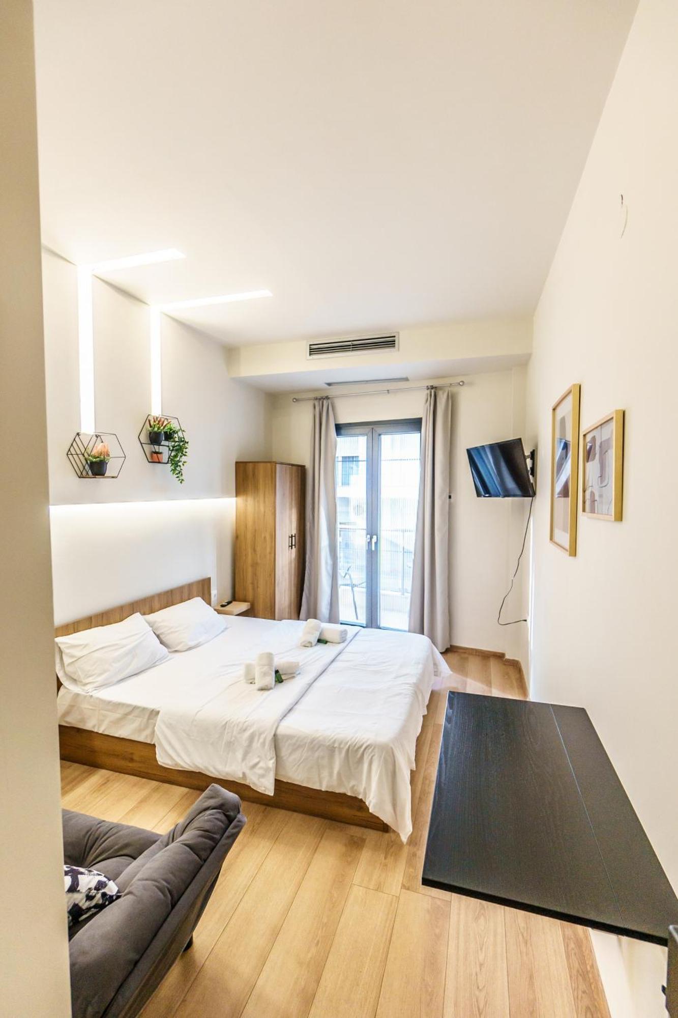 Luxury B2 - Center